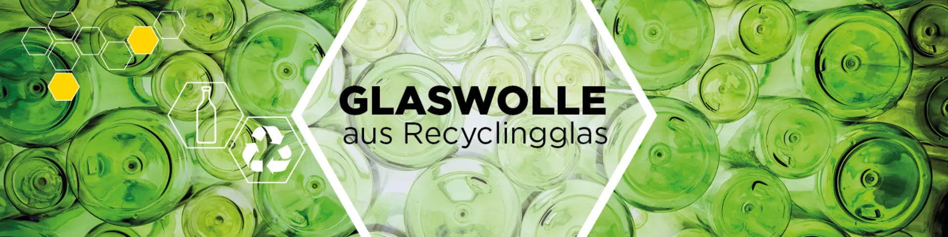Glaswolle aus Recyclingglas, im Hintergrund grüne Recyclingglasflaschen
